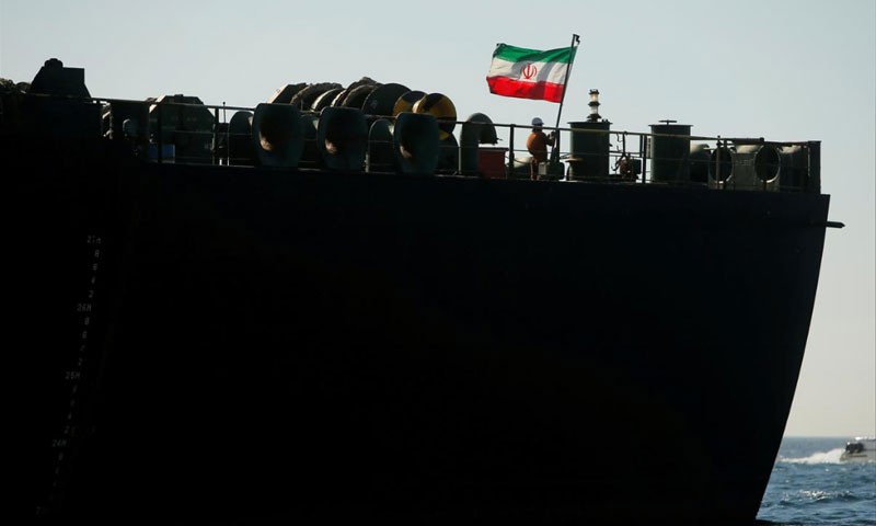 وصول ناقلة نفط إيرانية تحمل مليون برميل من النفط إلى قبالة السواحل السورية