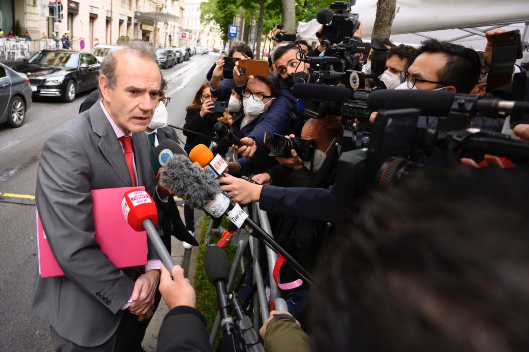 قال إنريكي مورا، مسؤول الاتحاد الأوروبي المشرف على المفاوضات، للصحفيين إنه متأكد من التوصل إلى اتفاق في الجولة المقبلة من المحادثات