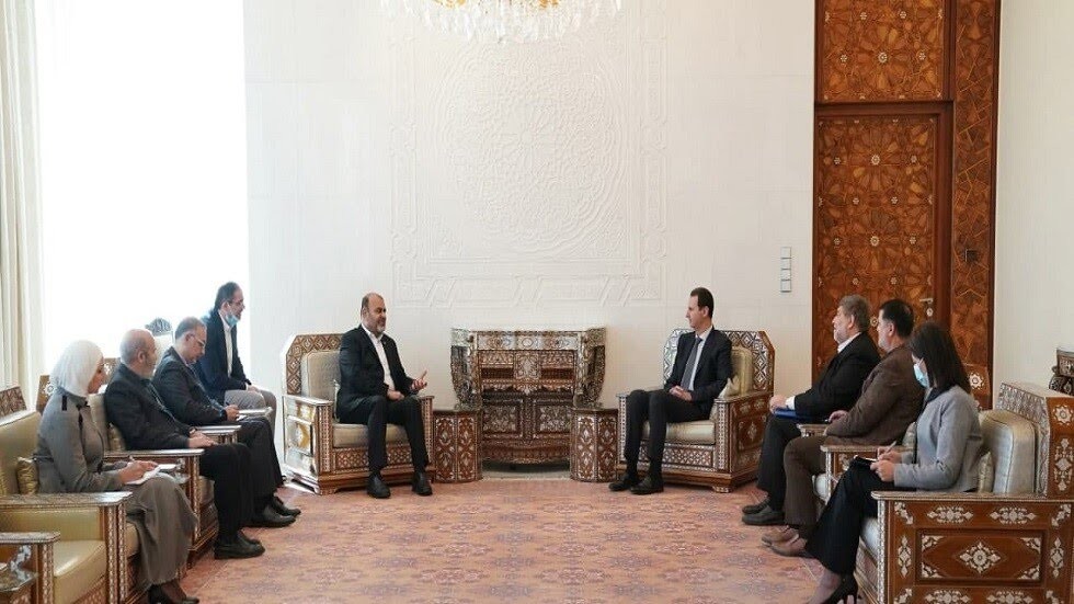 التقى رئيس النظام السوري بشار الأسد، وزير الطرق الإيراني رستم قاسمي في دمشق