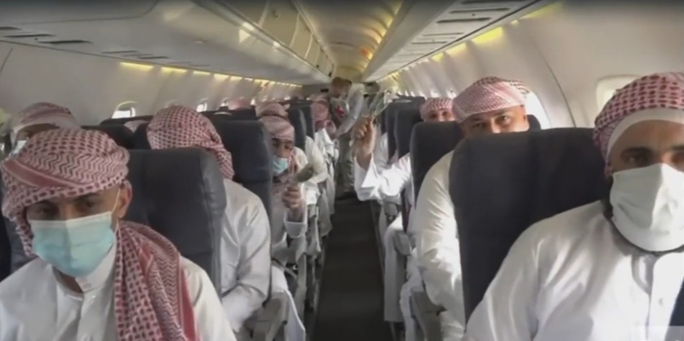 عملية إطلاق سراح ونقل 163 أسيرا حوثيا انتهت ضمن المبادرة الإنسانية السعودية