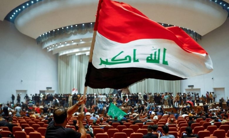 يعرف العراق منذ أشهر أزمة سياسية خانقة، حيث ظلت البلاد دون حكومة جديدة ولا رئيس وزراء ولا رئيس جمهورية