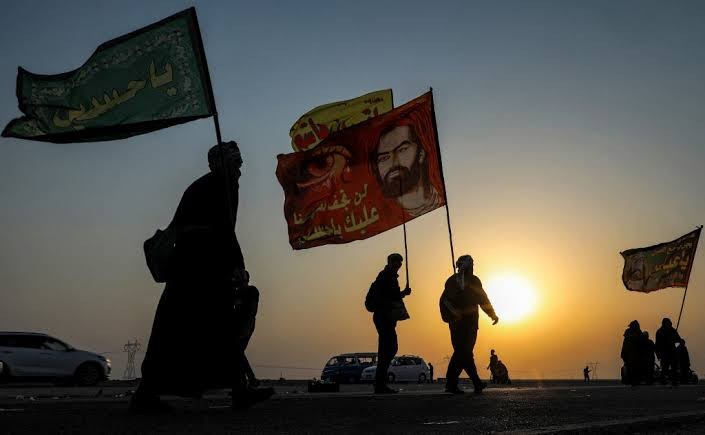 يسافر ملايين الإيرانيين إلى مدينة كربلاء العراقية سنويا لإحياء ذكرى أربعينية الإمام الحسين
