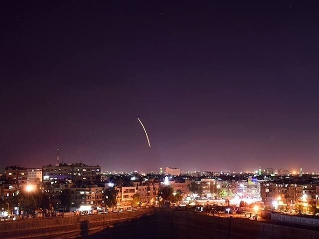 القصف الإسرائيلي أدى إلى مقتل خمسة عسكريين ووقوع بعض الخسائر المادية