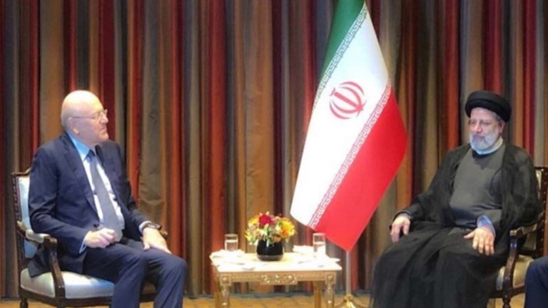 الرئيس الإيراني إبراهيم رئيسي ورئيس الحكومة اللبناني نجيب ميقاتي