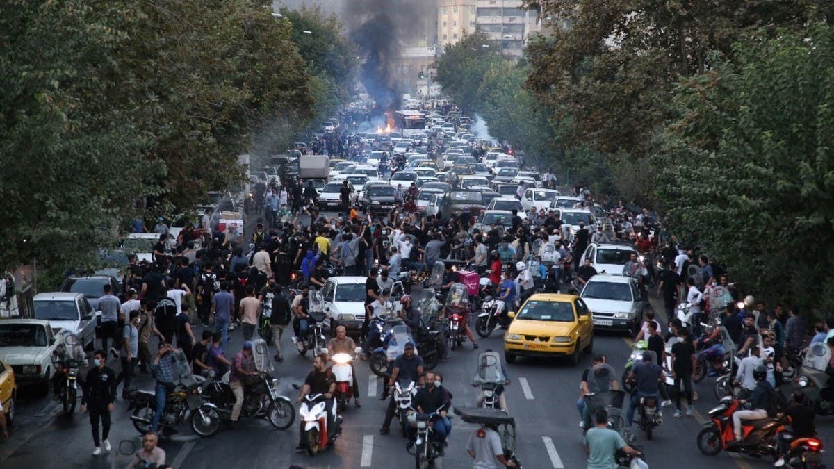 تظاهر المحتجون في طهران وهتفوا ضد المسؤولين الإيرانيين وعلى رأسهم المرشد علي خامنئي