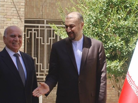 وزير الخارجية العراقي فؤاد حسين خلال لقاء مع نظيره الإيراني حسين أمير عبد اللهيان