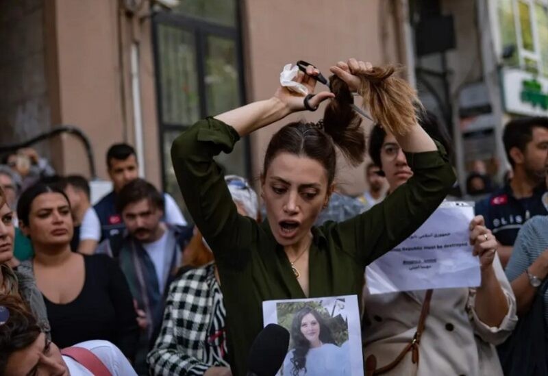 تحولت الاحتجاجات إلى انتفاضة شعبية من الإيرانيين الغاضبين من جميع الطبقات