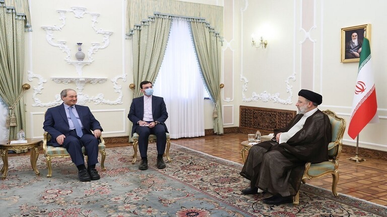 التقى "وزير الخارجية" في حكومة الأسد "فيصل المقداد" الرئيس الإيراني ابراهيم رئيسي