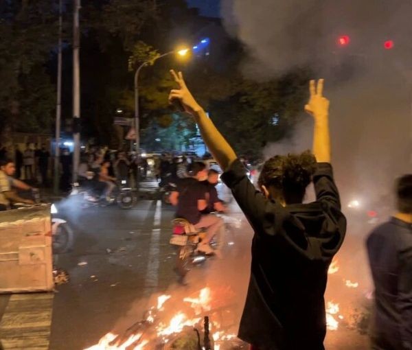شهدت العاصمة الإيرانية طهران وأكثر من 10 محافظات إضرابات واحتجاجات هي الأوسع منذ بدء المظاهرات