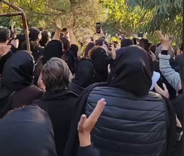 عبر نشطاء ومنظمات حقوقية عن القلق والخوف من قيام النظام الإيراني بعمليات قمع غير مسبوقة في مهاباد
