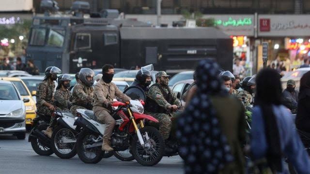 نشرت مجموعات في إيران دعوات شعبية لتنظيم إضرابات واحتجاجات واعتصامات جماهيرية في 5 و6 و7 ديسمبر