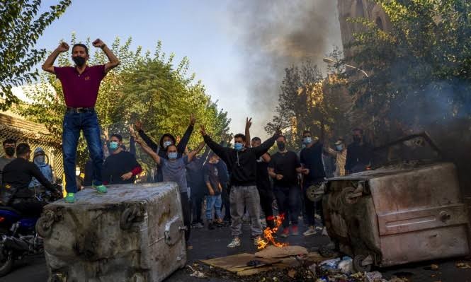 شملت المظاهرات أحياء في طهران منها "ستارخان، وحي النفط، وشاهین جنوبي، وشهران، وسلسبیل، وسعادت ‌آباد، ودربند"