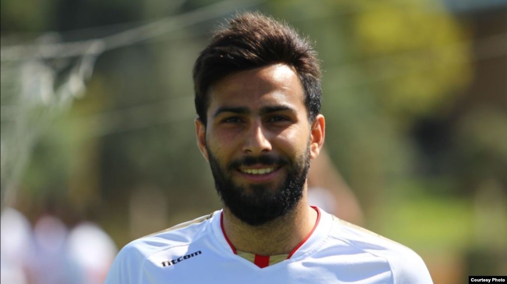 لاعب كرة القدم الإيراني البارز أمير نصر آزاداني