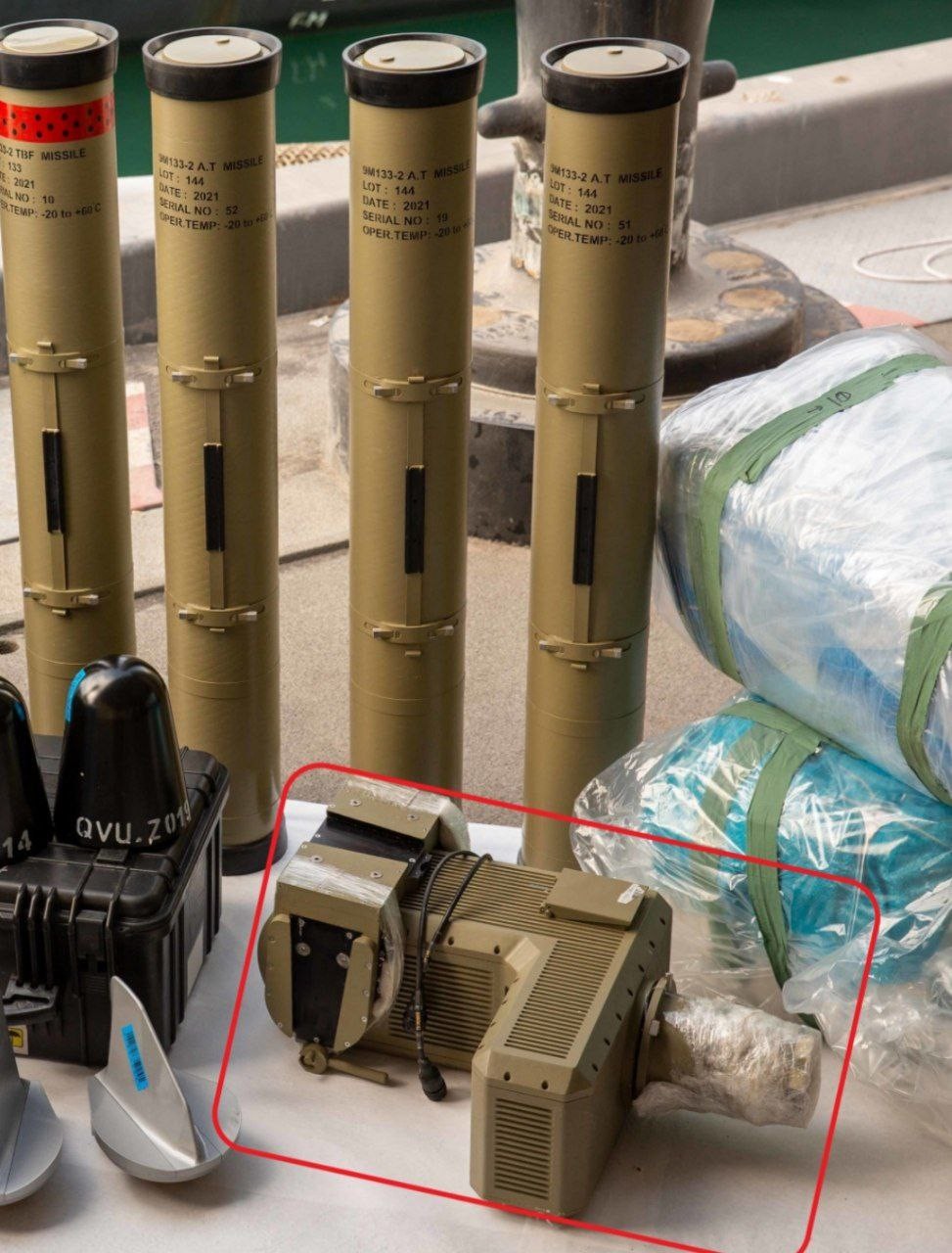 البحرية الأميركية عثرت على أسلحة إيرانية ومكونات صواريخ في الشحنة المتوجهة إلى اليمن