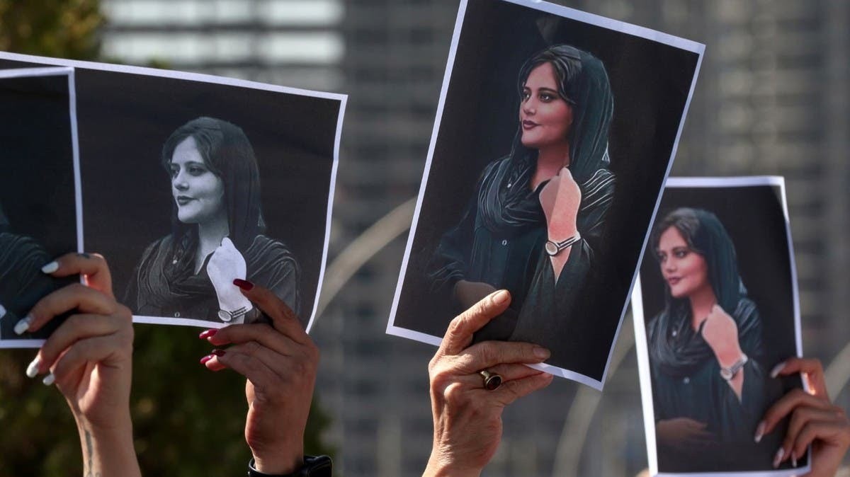 أطلقت وفاة مهسا أميني في منتصف سبتمر الماضي تظاهرات عارمة في مختلف المحافظات الإيرانية امتدت لأشهر