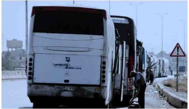 حافلات الزوار الشيعة وصلت إلى منطقة "عين علي" في أطراف مدينة الميادين شرقي دير الزور