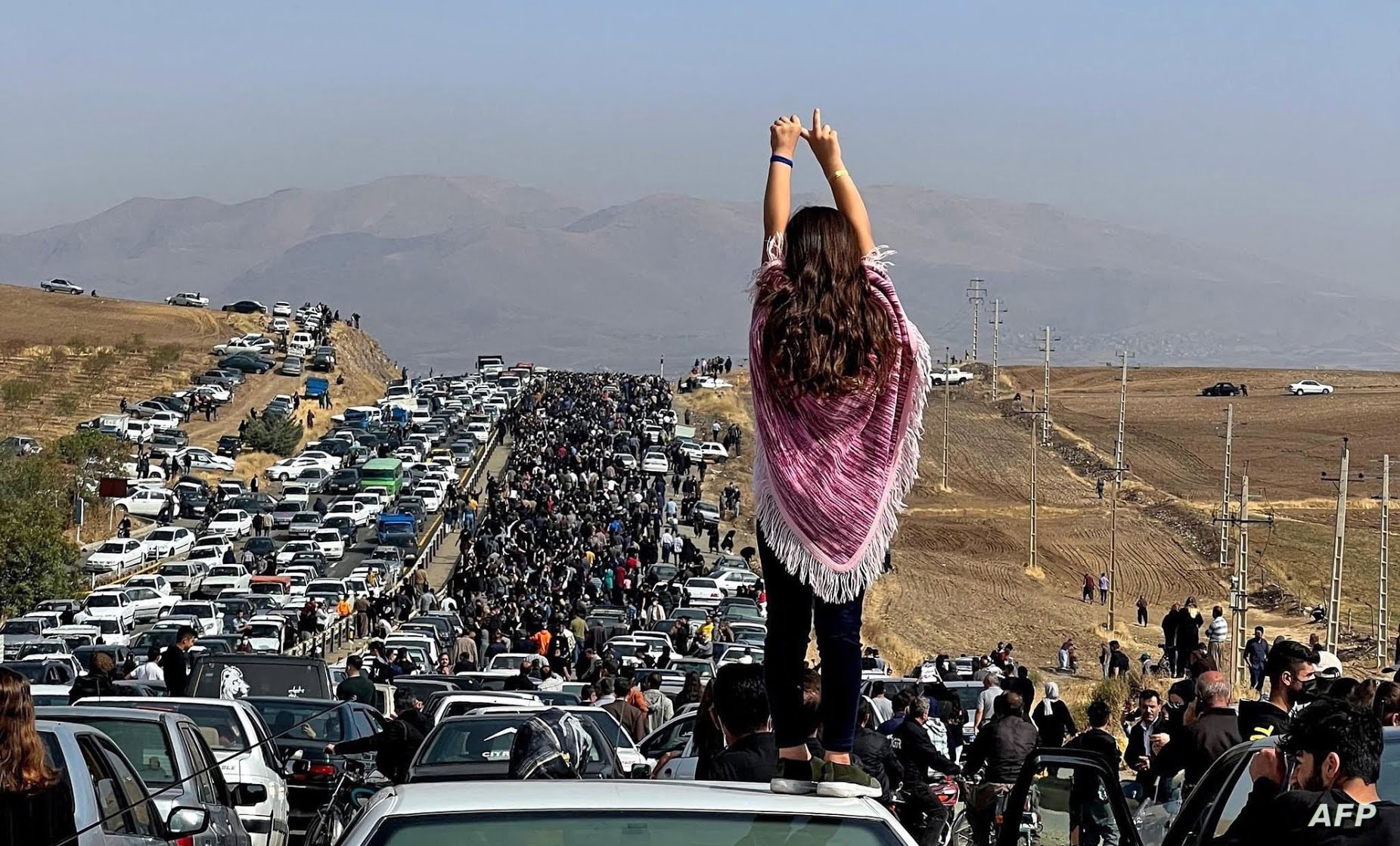 تخلع أعداد متزايدة من الإيرانيات الحجاب منذ مقتل الشابة الكردية مهسا أميني