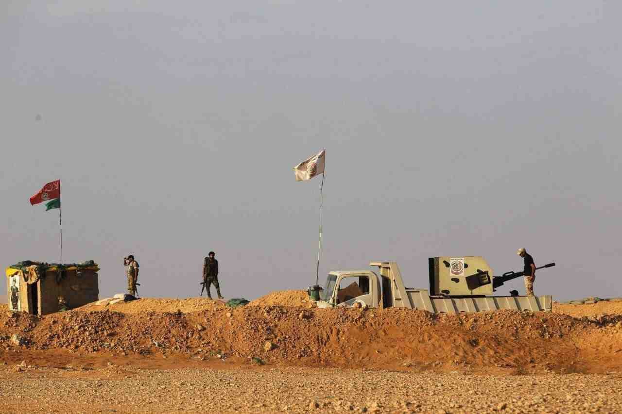 عززت المليشيات الإيرانية عناصر الحراسة في محيط قاعدة "الإمام علي"