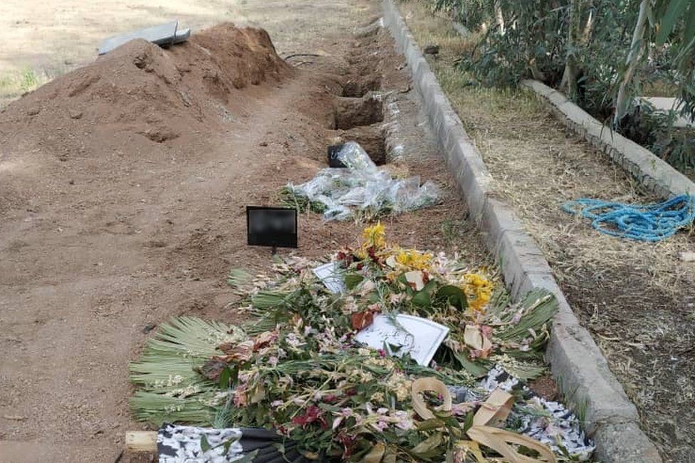 أظهرت صور حديثة أراض محفورة حديثا في موقع المقبرة الجماعية