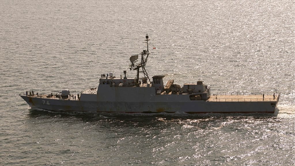 الجيش الدنماركي أعلن عن رصد مدمرة إيرانية وسفينة دعم كبيرة تبحران عبر بحر البلطيق
