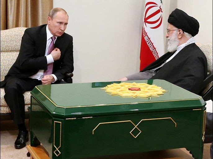 المرشد الإيراني علي خامنئي والرئيس الروسي فلاديمير بوتين